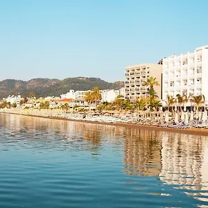 The Beachfront Adult Only 16 Отель